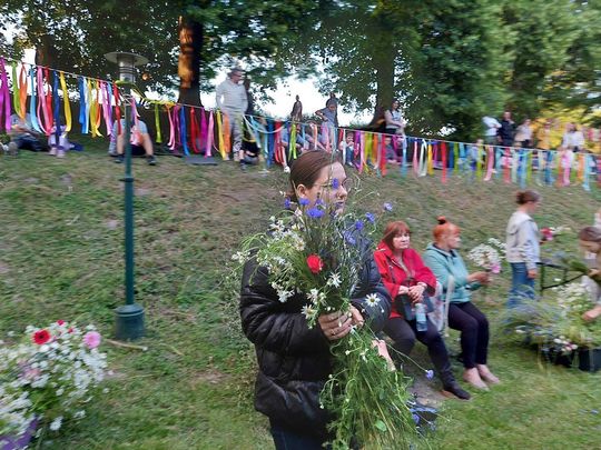 Magiczna Noc Świętojańska w Zamościu – taniec, ogień i śpiew przyciągnęły tłumy do Parku Miejskiego