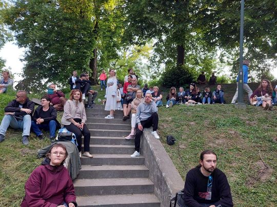 Magiczna Noc Świętojańska w Zamościu – taniec, ogień i śpiew przyciągnęły tłumy do Parku Miejskiego