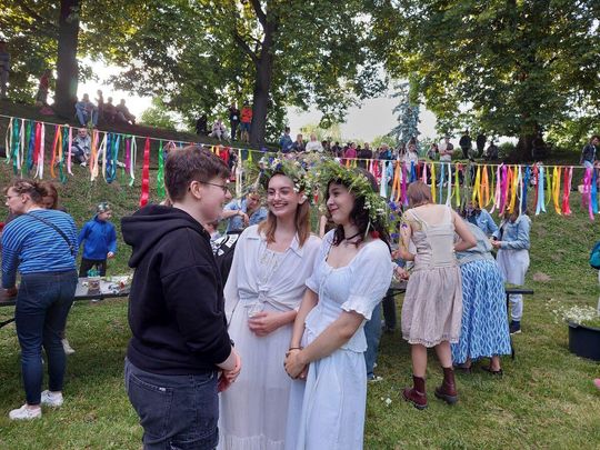 Magiczna Noc Świętojańska w Zamościu – taniec, ogień i śpiew przyciągnęły tłumy do Parku Miejskiego Magiczna Noc Świętojańska w Zamościu – taniec, ogień i śpiew przyciągnęły tłumy do Parku Miejskiego