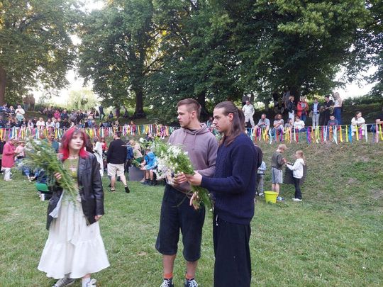 Magiczna Noc Świętojańska w Zamościu – taniec, ogień i śpiew przyciągnęły tłumy do Parku Miejskiego