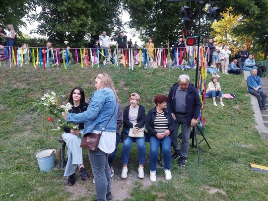 Magiczna Noc Świętojańska w Zamościu – taniec, ogień i śpiew przyciągnęły tłumy do Parku Miejskiego Magiczna Noc Świętojańska w Zamościu – taniec, ogień i śpiew przyciągnęły tłumy do Parku Miejskiego