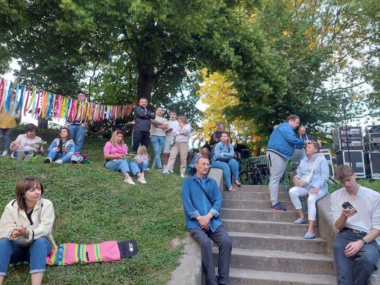 Magiczna Noc Świętojańska w Zamościu – taniec, ogień i śpiew przyciągnęły tłumy do Parku Miejskiego