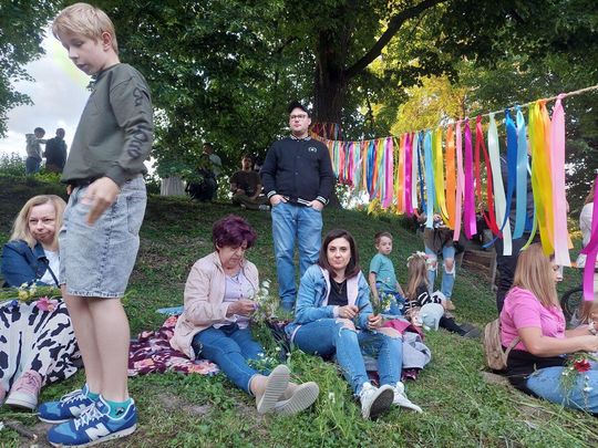 Magiczna Noc Świętojańska w Zamościu – taniec, ogień i śpiew przyciągnęły tłumy do Parku Miejskiego