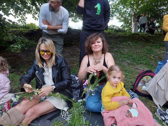 Magiczna Noc Świętojańska w Zamościu – taniec, ogień i śpiew przyciągnęły tłumy do Parku Miejskiego