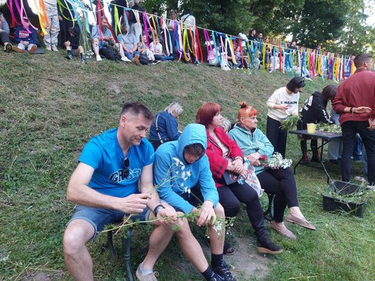 Magiczna Noc Świętojańska w Zamościu – taniec, ogień i śpiew przyciągnęły tłumy do Parku Miejskiego