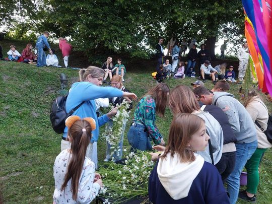 Magiczna Noc Świętojańska w Zamościu – taniec, ogień i śpiew przyciągnęły tłumy do Parku Miejskiego Magiczna Noc Świętojańska w Zamościu – taniec, ogień i śpiew przyciągnęły tłumy do Parku Miejskiego