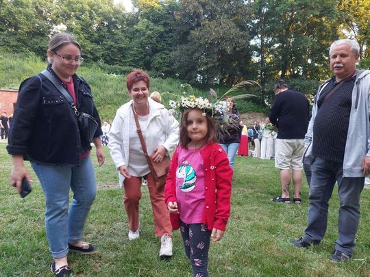 Magiczna Noc Świętojańska w Zamościu – taniec, ogień i śpiew przyciągnęły tłumy do Parku Miejskiego Magiczna Noc Świętojańska w Zamościu – taniec, ogień i śpiew przyciągnęły tłumy do Parku Miejskiego