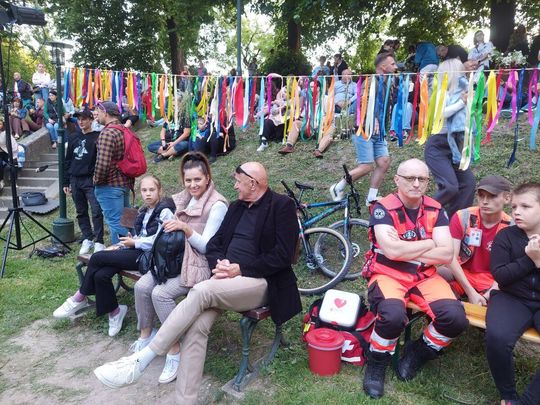 Magiczna Noc Świętojańska w Zamościu – taniec, ogień i śpiew przyciągnęły tłumy do Parku Miejskiego