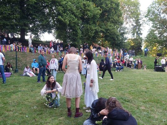 Magiczna Noc Świętojańska w Zamościu – taniec, ogień i śpiew przyciągnęły tłumy do Parku Miejskiego