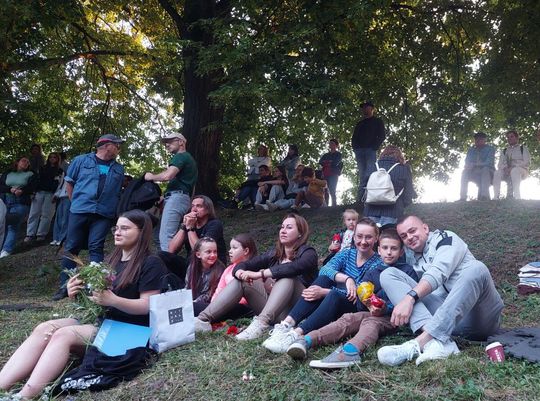 Magiczna Noc Świętojańska w Zamościu – taniec, ogień i śpiew przyciągnęły tłumy do Parku Miejskiego