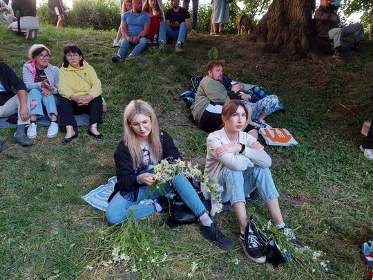 Magiczna Noc Świętojańska w Zamościu – taniec, ogień i śpiew przyciągnęły tłumy do Parku Miejskiego Magiczna Noc Świętojańska w Zamościu – taniec, ogień i śpiew przyciągnęły tłumy do Parku Miejskiego