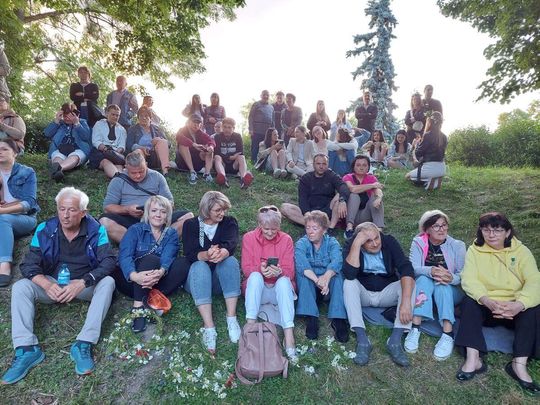 Magiczna Noc Świętojańska w Zamościu – taniec, ogień i śpiew przyciągnęły tłumy do Parku Miejskiego Magiczna Noc Świętojańska w Zamościu – taniec, ogień i śpiew przyciągnęły tłumy do Parku Miejskiego