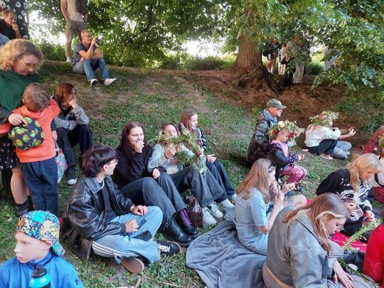 Magiczna Noc Świętojańska w Zamościu – taniec, ogień i śpiew przyciągnęły tłumy do Parku Miejskiego Magiczna Noc Świętojańska w Zamościu – taniec, ogień i śpiew przyciągnęły tłumy do Parku Miejskiego