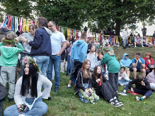 Magiczna Noc Świętojańska w Zamościu – taniec, ogień i śpiew przyciągnęły tłumy do Parku Miejskiego Magiczna Noc Świętojańska w Zamościu – taniec, ogień i śpiew przyciągnęły tłumy do Parku Miejskiego