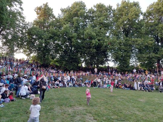 Magiczna Noc Świętojańska w Zamościu – taniec, ogień i śpiew przyciągnęły tłumy do Parku Miejskiego Magiczna Noc Świętojańska w Zamościu – taniec, ogień i śpiew przyciągnęły tłumy do Parku Miejskiego