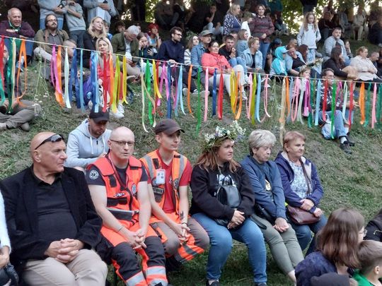 Magiczna Noc Świętojańska w Zamościu – taniec, ogień i śpiew przyciągnęły tłumy do Parku Miejskiego