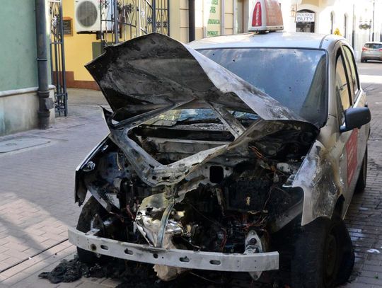 Na zamojskiej starówce spłonął samochód