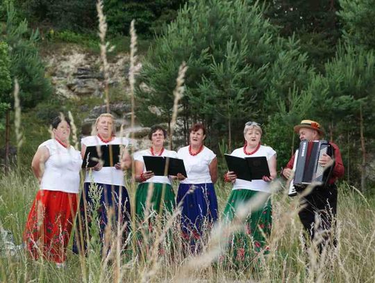 Śpiewający rajd pieszy pod nazwą „Z Szumów nad Morze”