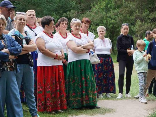 Śpiewający rajd pieszy pod nazwą „Z Szumów nad Morze”