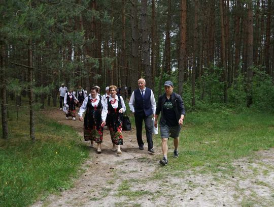 Śpiewający rajd pieszy pod nazwą „Z Szumów nad Morze”