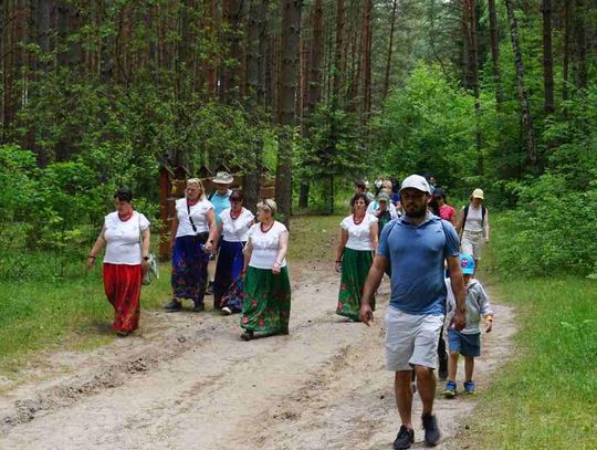 Śpiewający rajd pieszy pod nazwą „Z Szumów nad Morze”