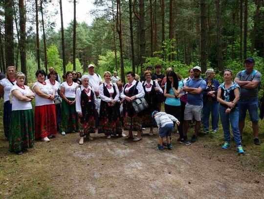 Śpiewający rajd pieszy pod nazwą „Z Szumów nad Morze”