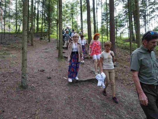 Śpiewający rajd pieszy pod nazwą „Z Szumów nad Morze”