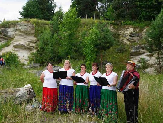 Śpiewający rajd pieszy pod nazwą „Z Szumów nad Morze”