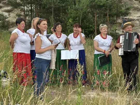 Śpiewający rajd pieszy pod nazwą „Z Szumów nad Morze”