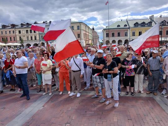 Zamość: Pikieta antyimigracyjna na Rynku Wielkim - galeria zdjęć