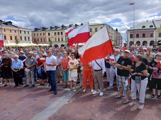 Zamość: Pikieta antyimigracyjna na Rynku Wielkim - galeria zdjęć