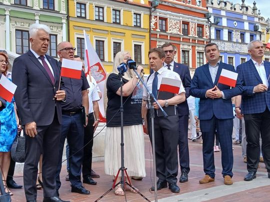 Zamość: Pikieta antyimigracyjna na Rynku Wielkim - galeria zdjęć