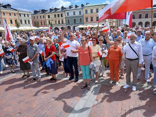 Zamość: Pikieta antyimigracyjna na Rynku Wielkim - galeria zdjęć