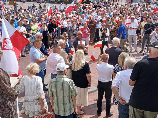 Zamość: Pikieta antyimigracyjna na Rynku Wielkim - galeria zdjęć