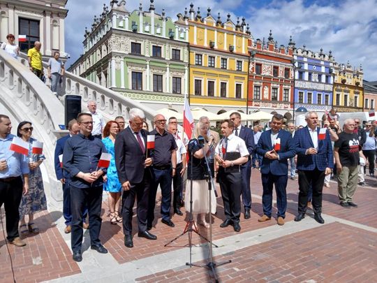 Zamość: Pikieta antyimigracyjna na Rynku Wielkim - galeria zdjęć