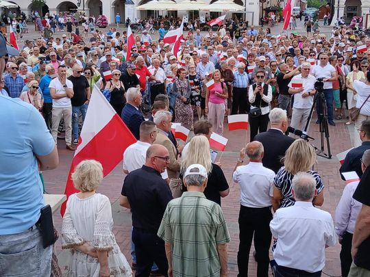 Zamość: Pikieta antyimigracyjna na Rynku Wielkim - galeria zdjęć