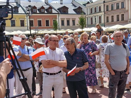 Zamość: Pikieta antyimigracyjna na Rynku Wielkim - galeria zdjęć