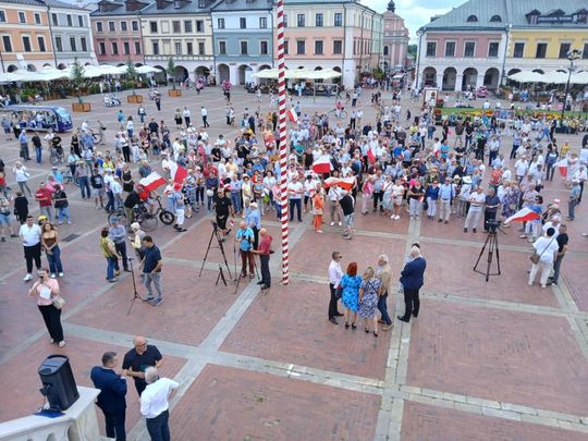 Zamość: Pikieta antyimigracyjna na Rynku Wielkim - galeria zdjęć