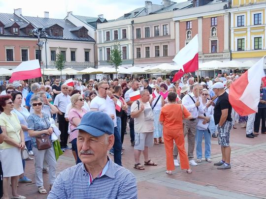 Zamość: Pikieta antyimigracyjna na Rynku Wielkim - galeria zdjęć