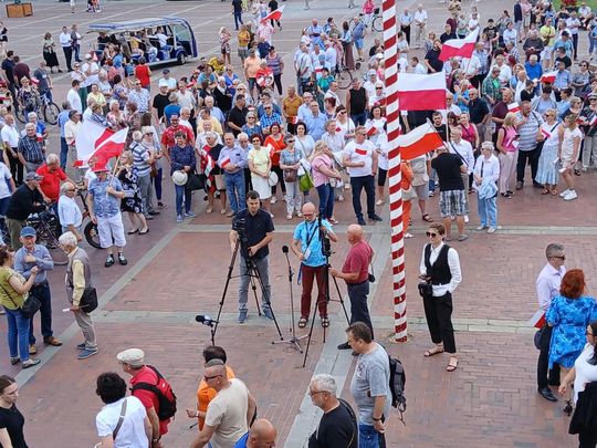 Zamość: Pikieta antyimigracyjna na Rynku Wielkim - galeria zdjęć