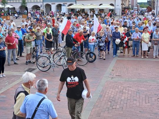 Zamość: Pikieta antyimigracyjna na Rynku Wielkim - galeria zdjęć