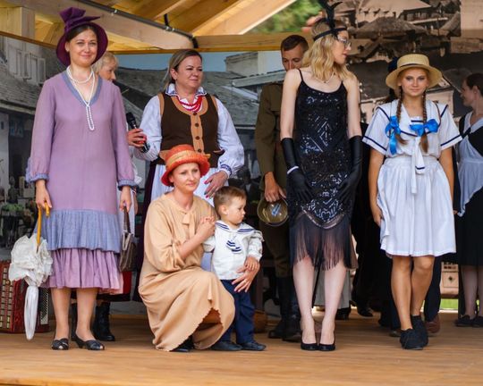 W Tomaszowie Lubelskim po raz pierwszy zorganizowano piknik tematyczny pod hasłem „Lata 20., lata 30.”