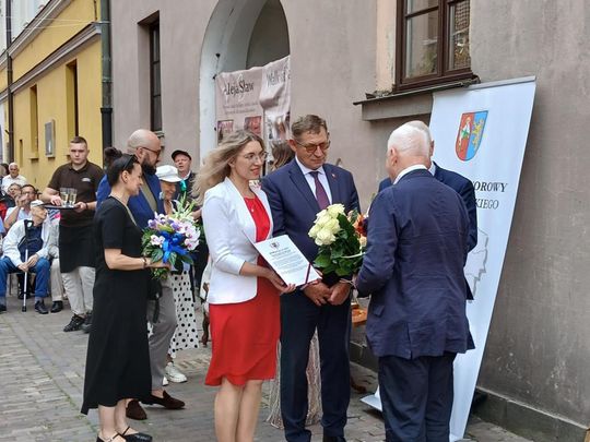 W zamojskiej Alei Sław uhonorowano prof. Lecha Majewskiego. W zamojskiej Alei Sław uhonorowano prof. Lecha Majewskiego.