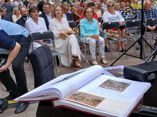 W zamojskiej Alei Sław uhonorowano prof. Lecha Majewskiego. W zamojskiej Alei Sław uhonorowano prof. Lecha Majewskiego.