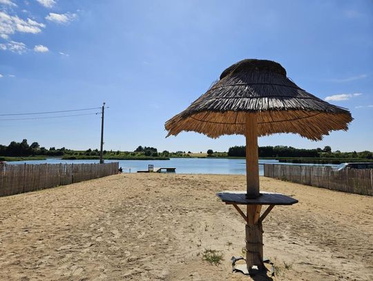 "Egzotyczna" plaża w Kulikowie: Hawajskie klimaty i bezpieczny wypoczynek! [ZDJĘCIA]