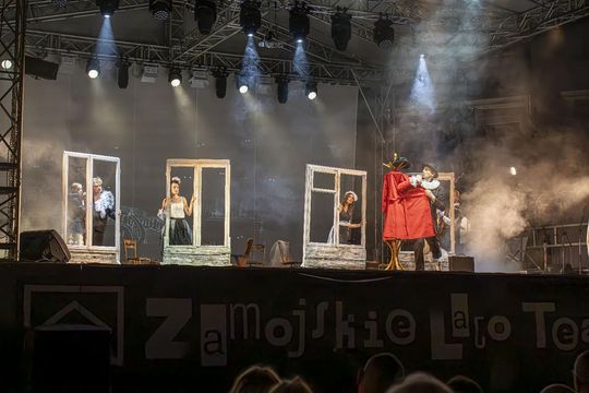 Spektakl jubileuszowy 50. edycji Zamojskiego Lata Teatralnego - galeria zdjęć