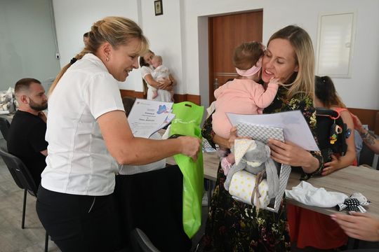 Wójt gminy Tomaszów Lubelski powitała najmłodszych mieszkańców - galeria zdjęć