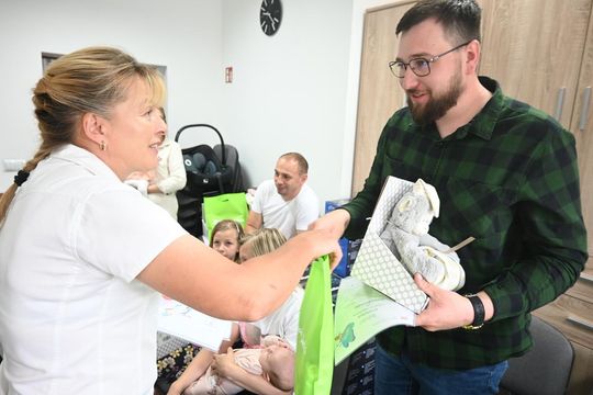Wójt gminy Tomaszów Lubelski powitała najmłodszych mieszkańców - galeria zdjęć