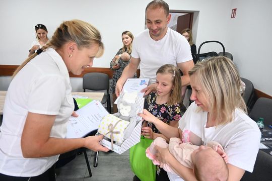 Wójt gminy Tomaszów Lubelski powitała najmłodszych mieszkańców - galeria zdjęć