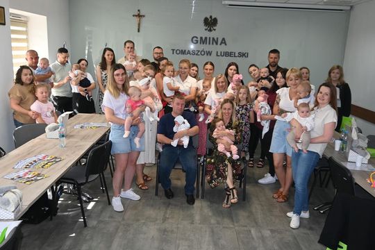 Wójt gminy Tomaszów Lubelski powitała najmłodszych mieszkańców - galeria zdjęć Wójt gminy Tomaszów Lubelski powitała najmłodszych mieszkańców - galeria zdjęć